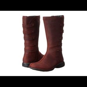 Merrill Captiva Launch 2 burgundy boots, size 6